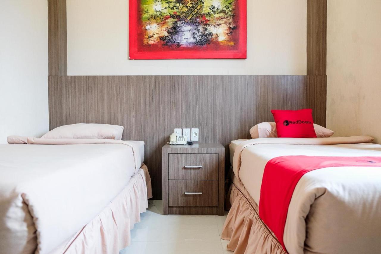 Reddoorz Plus Near Living World بيكانبارو المظهر الخارجي الصورة